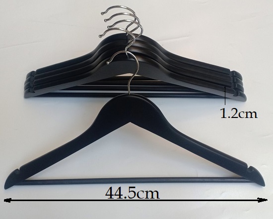thiết-kế-móc-gỗ-đen-gắn-thanh-ngang
